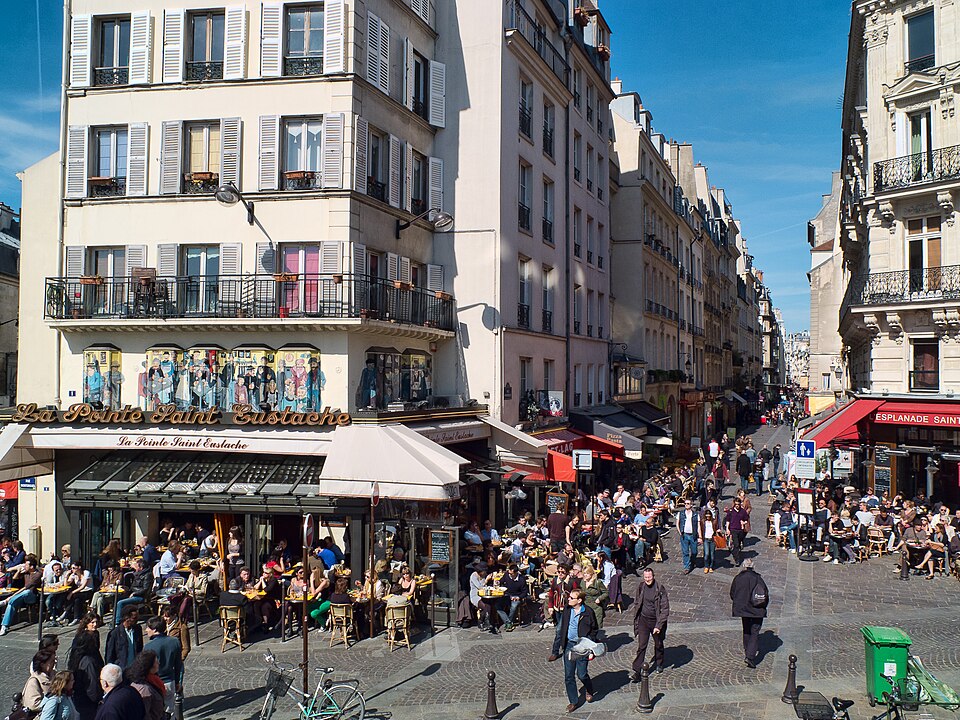 Habitants dans un espace public